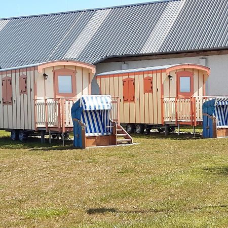 Schaeferwagen 1 Hotell Kröpelin Exteriör bild